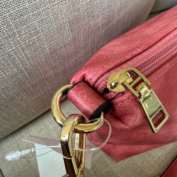 Pink Duffle crossbody bag nwot - Picture 3 of 16